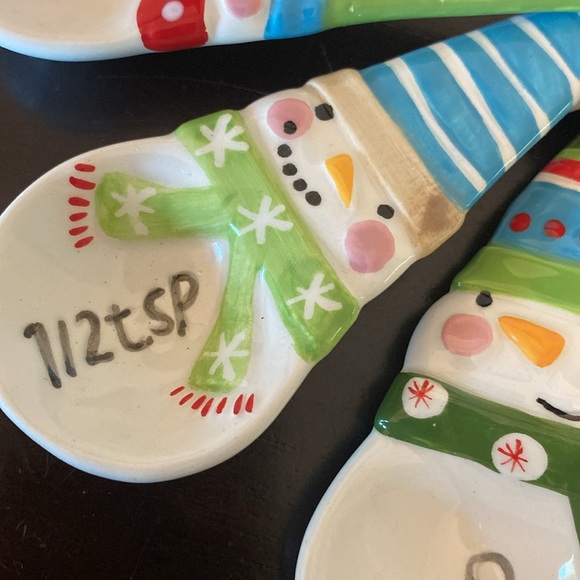 Pier 1, Discontinued Set of Ceramic Hand Painted Snowman Measuring Spoons - Picture 4 of 9